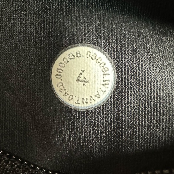 Lululemon Women’s Speed Short Running Shorts Size 4 Tall - Picture 8 of 8